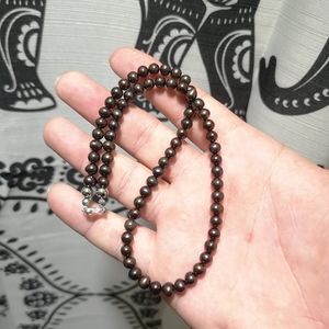 Black pearl necklace
